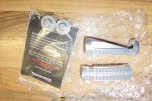 Fußrasten Set R-Grip silber matt