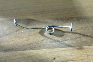 19667600' , 'Rückholfeder Bremse Hinten LM 4