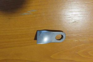 2008053399' , 'Blinkerhalter vorne VA Blech rechts