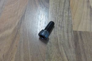 2008053989' , 'Schraube M10x25 Innensechskant 12.9