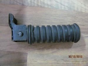 Fußraste hinten V65 TT/Lario kompl. gebraucht