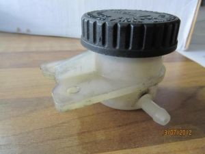 65663500ge' , 'Bremsflüssigkeitsbehälter Fuß kl. Mod. gebraucht