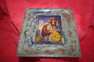 Teller mit Löwenbild