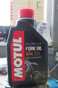 2008053049' , 'Öl Gabel 5W Motul Expert 1 Liter