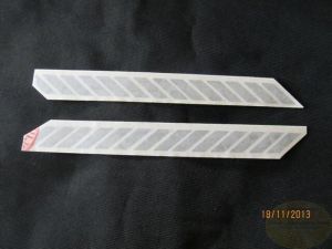 27922061' , 'Aufkleber Seitendeckel V65 Lario  (schwarze Streifen)