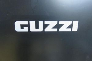 27923370tw' , 'Aufkleber Tank 'Guzzi' weiß V65 TT